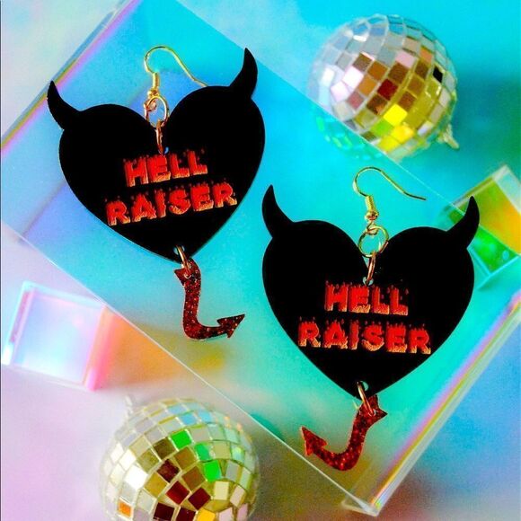 𝅺HELL raiser sweetheart earrings - Picture 1 of 2